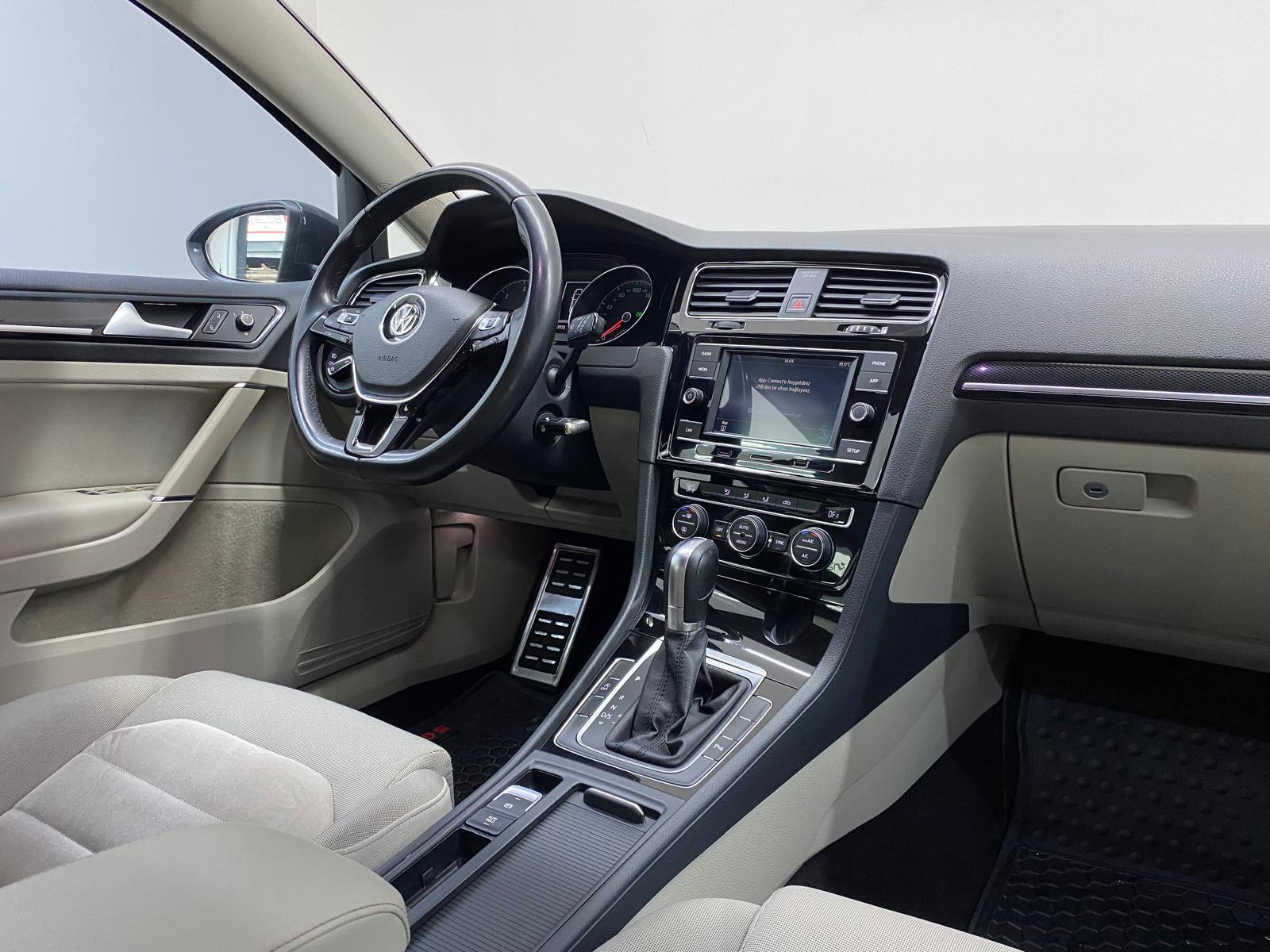 VOLKSWAGEN GOLF 23